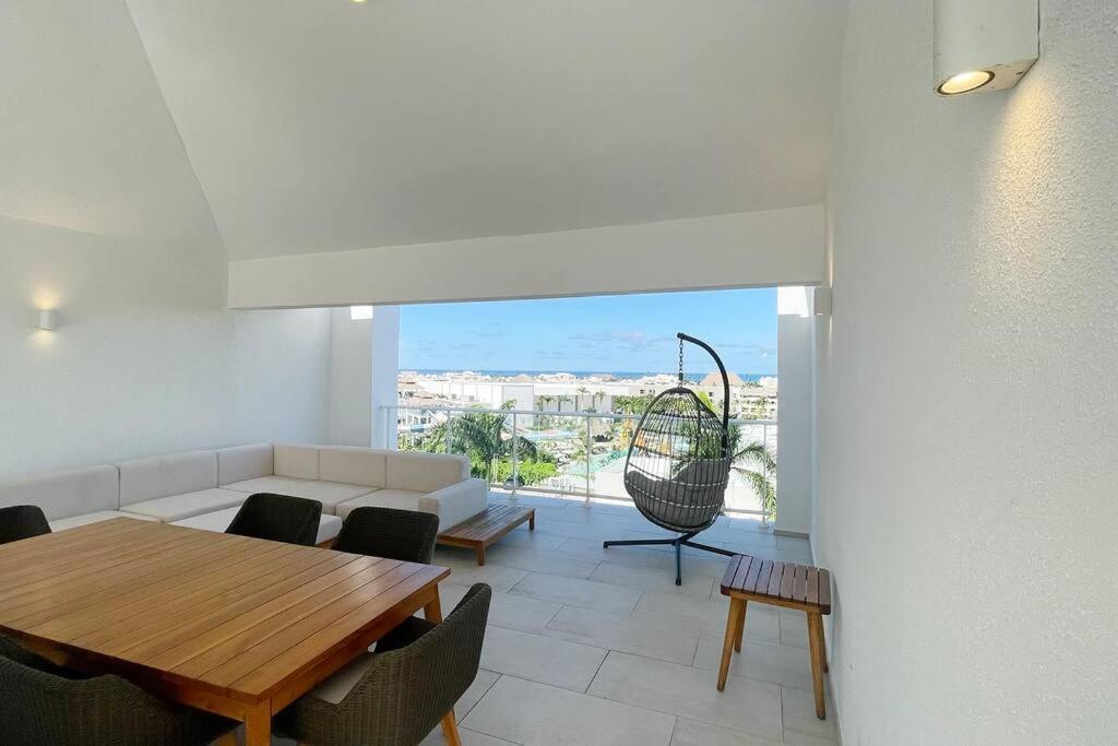 Beautiful Penthouse With Private Elevator In Hard Rock Golf Apartment *